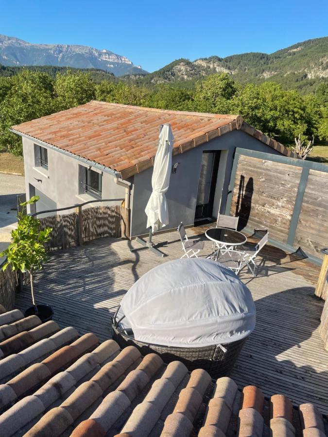 Sublime studio de caractère ,50 m2 climatisé . Montlaur-en-Diois Exterior foto